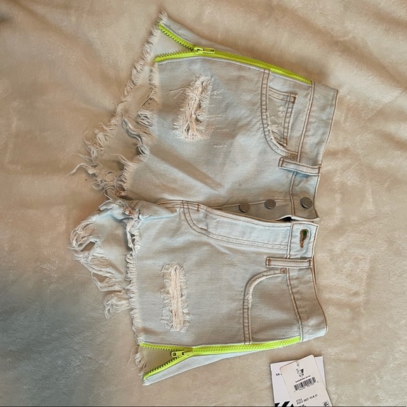 NWT Chaser Sandrine Rose Denim Cutoff Shorts Neon - Picture 2 of 11